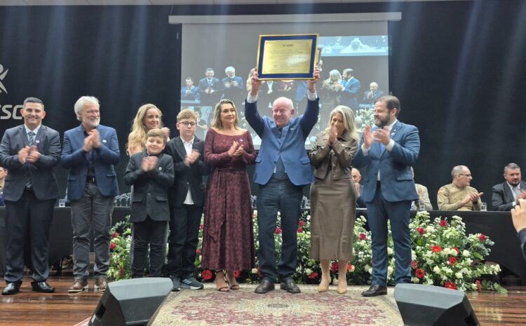  Sessão solene em Xanxerê homenageia Marcos Vieira e Avelino Menegolla com títulos de cidadania