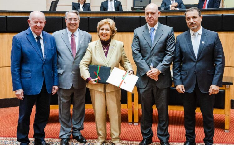  Alesc homenageia Ponte Hercílio Luz e personagens que marcaram sua história
