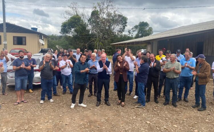  Deputado Marcos Vieira participa de assinatura de ordem de serviço para pavimentação de estrada no interior de Morro Grande